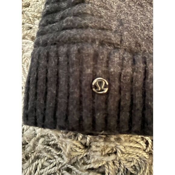 Lululemon Movement Neckwarmer
Heathered Black   - Picture 6 of 12